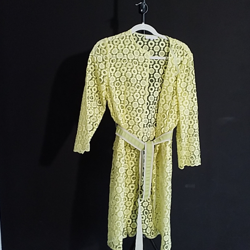 Yellow coverup